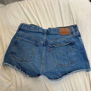 Levi's Womens 501 dark wash denim shorts size 29